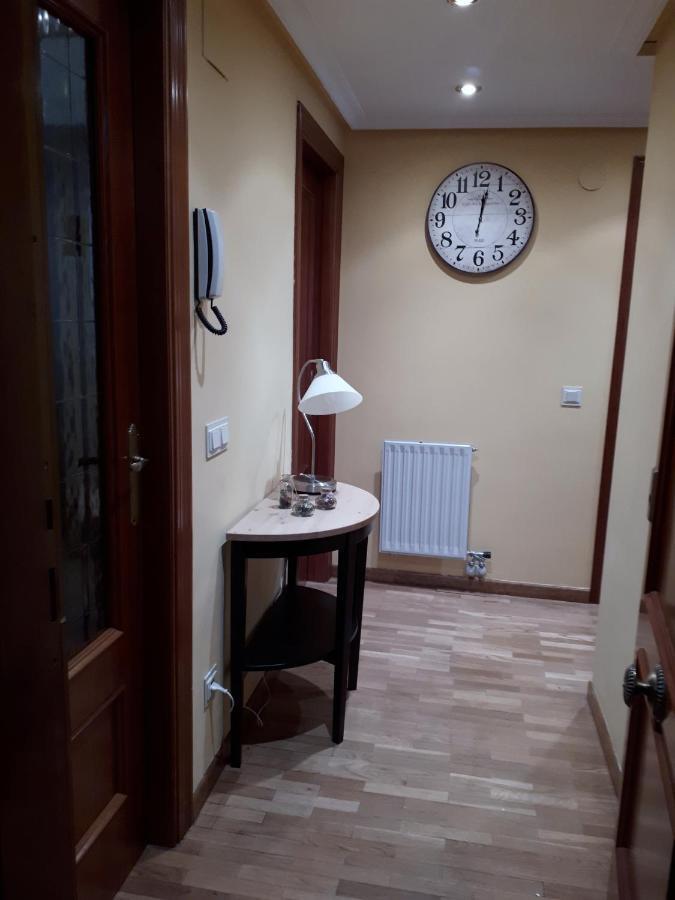 Castelao Apartment Oviedo Bagian luar foto